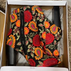 Floral embroidered boots size 8 like new